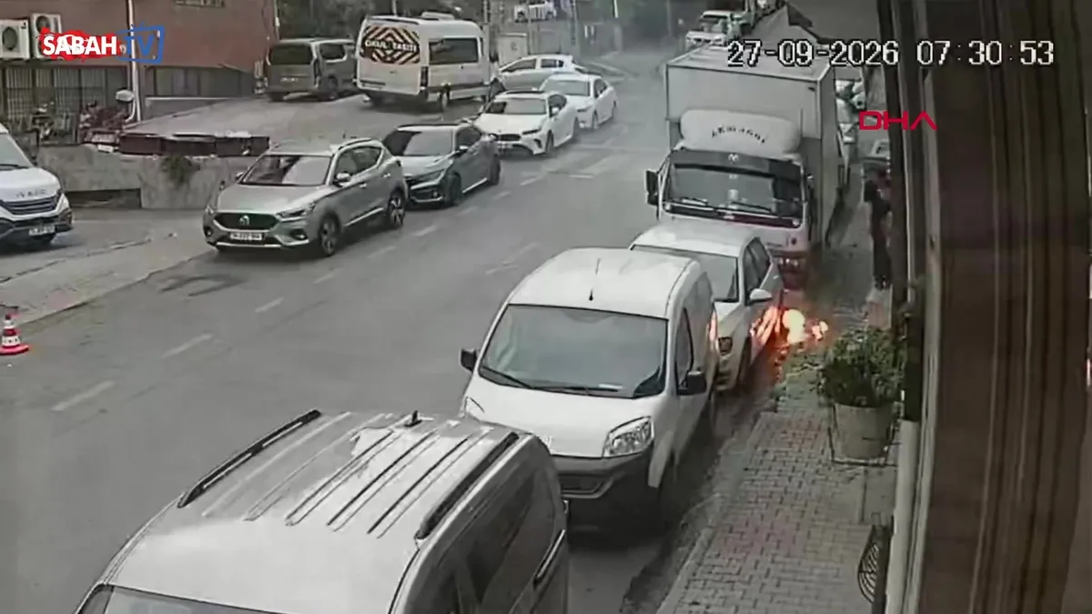 Kağıthane’de yeraltı elektrik kablolarında patlama yaşandı... Aracını son anda alevlerden kurtardı | Video