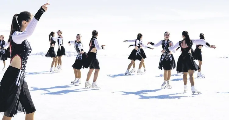 Çıldır Gölü’nde 8 Mart gösterisi