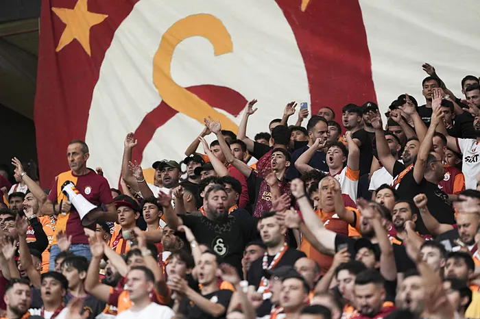 canli-super-ligde-galatasaray-corum-fk-maci-ilk-yari-oynaniyor-1786733344064.jpeg