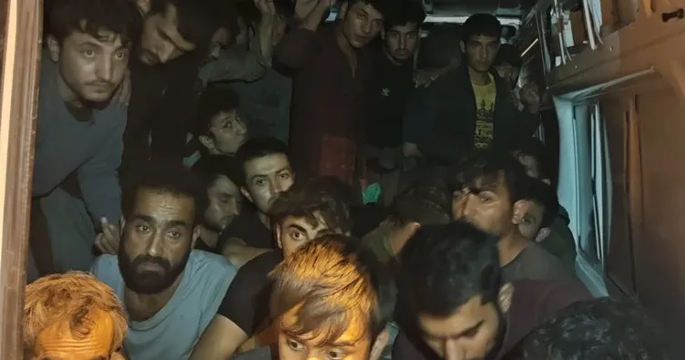 13 kişi kapasiteli minibüse 34 kişi bindirdiler... Düzensiz göçmenleri ahırlarda beklettiler