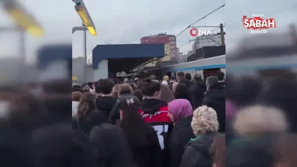 İstanbul'da metro bozuldu, vatandaşlar yolda kaldı | Video
