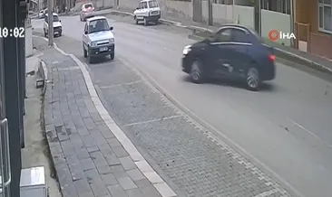 Otomobil markete böyle daldı: 2 yaralı