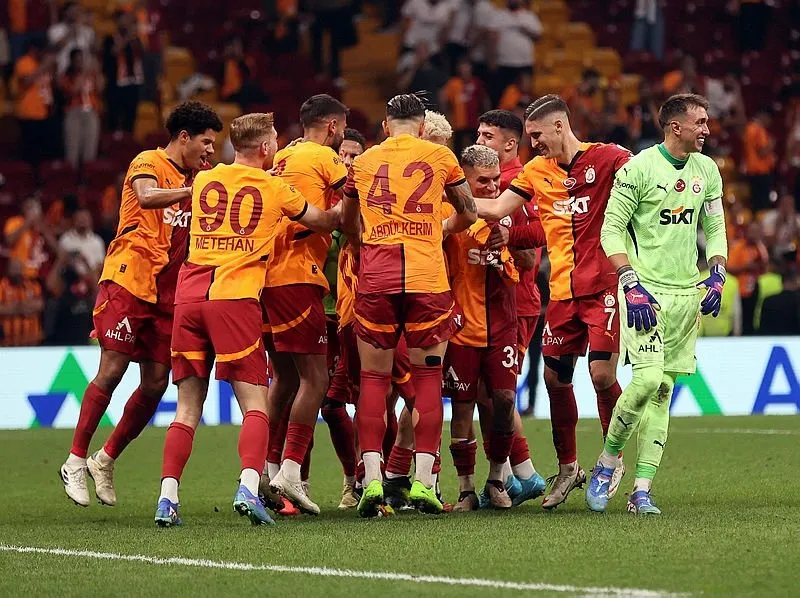 SON DAKİKA: Galatasaray'da dev operasyon! Transfer iddiaları sonrası 4 yıldız birden…