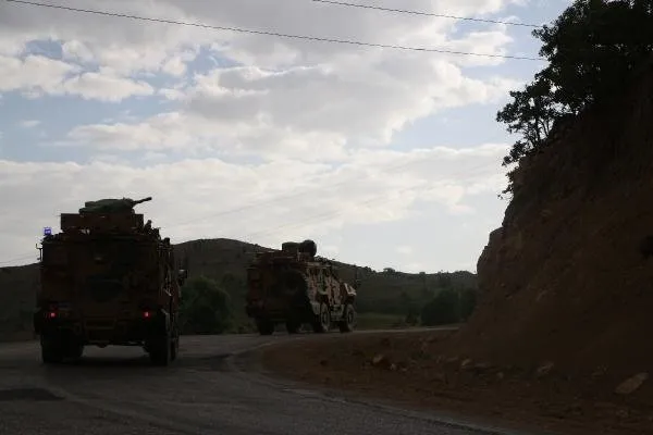 Özel birlikler sınırda! Hem havada hem karada askeri hareketlilik