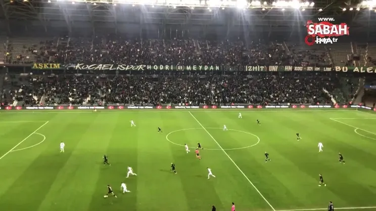 Deprem saatine denk gelen dakikada atkılar sahaya atıldı | Video