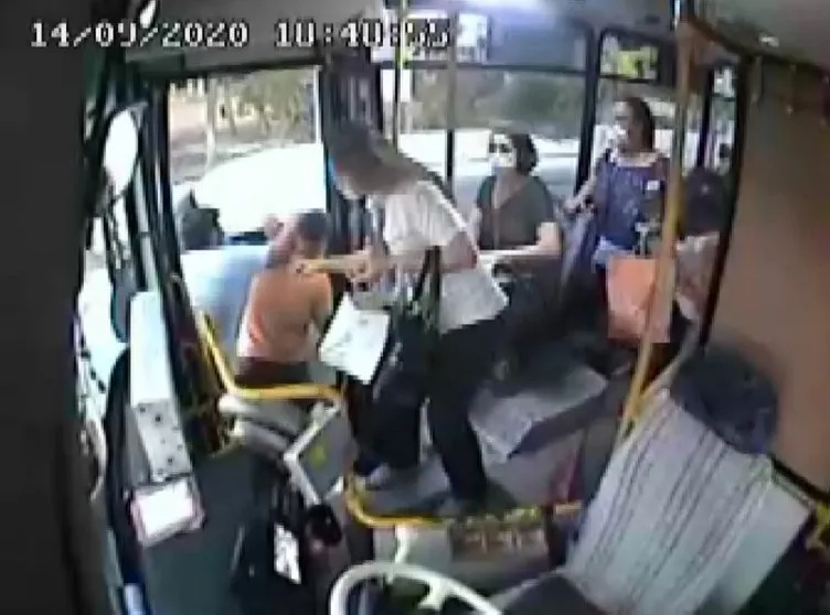 Yanlış park uyarısı yapan otobüs şoförüne darp kamerada