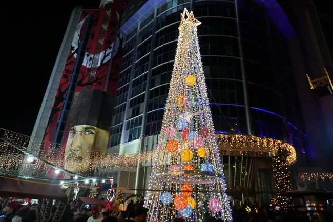 turkiye-2026-yilina-coskuyla-girdi-meydanlar-adeta-dolup-tasti-1767217054375.jpg (998×665)