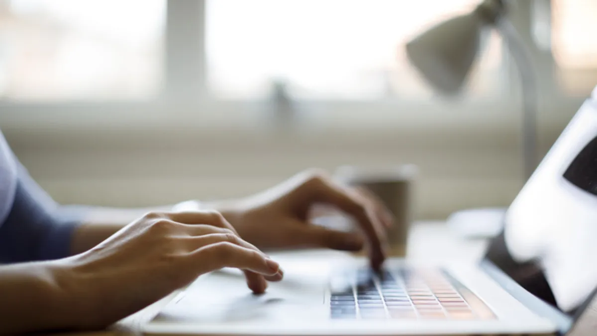 10 kişiden 9’unda var! Siz de “dijital göz yorgunluğu” kurbanı olabilirsiniz! 10 kişiden 9’unda var! Siz de “dijital göz yorgunluğu” kurbanı olabilirsiniz!