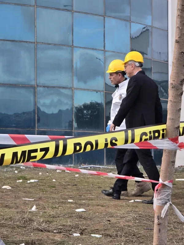 bakan-memisoglu-mugladaki-helikopter-kazasinda-incelemelerde-bulunuyor-1734877418782.jpg