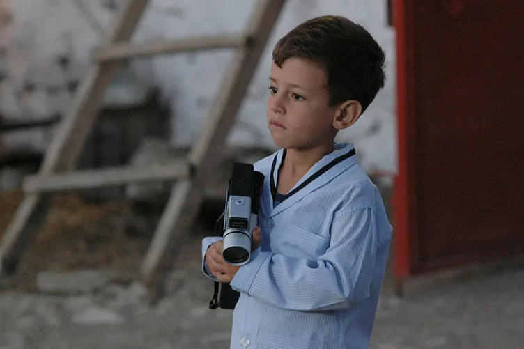 Babam ve Oğlum filminin küçük oyuncusu Ege Tanman'ın son hali görenleri şaşırtıyor!