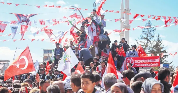 HDP-CHP bayrakları bir arada