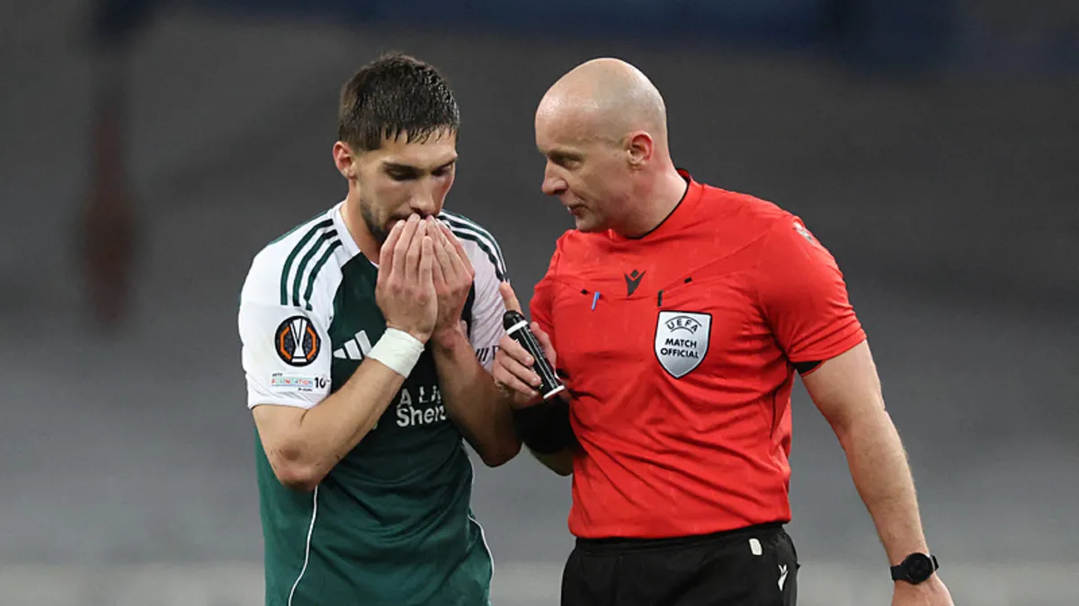 Liverpool-Galatasaray maçının hakemi belli oldu! Liverpool-Galatasaray maçının hakemi belli oldu!