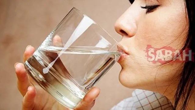 Uyandıktan sonra bir bardak su içmenin faydaları nelerdir?