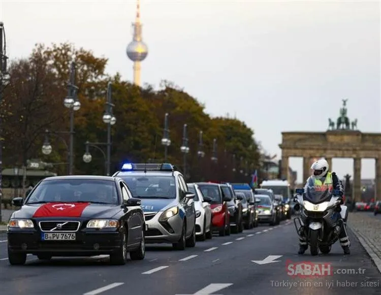 Berlin’de Azerbaycan’ın Dağlık Karabağ zaferi konvoyla kutlandı