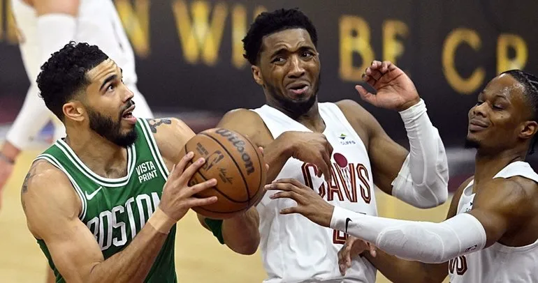 Celtics ve Mavericks seride öne geçti