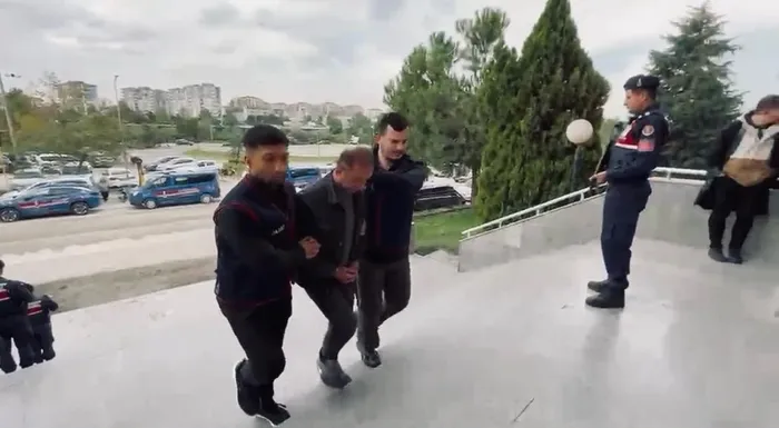 son-dakika-bakan-gurlek-acikladi-20-ve-13-yillik-iki-cinayet-dosyasi-aydinlatildi-1791638518599.jpeg SON DAKİKA | Bakan Gürlek açıkladı: 20 ve 13 yıllık iki cinayet dosyası aydınlatıldı!