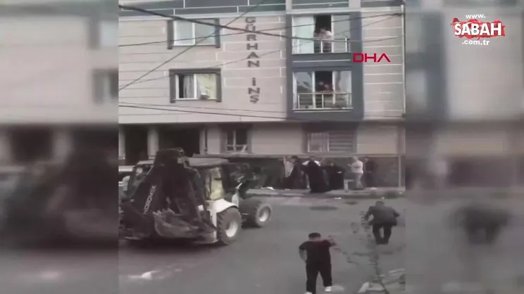 Ceviz kavgasında ortalık savaş alanına döndü; iş makinesiyle kavgaya girdi | Video
