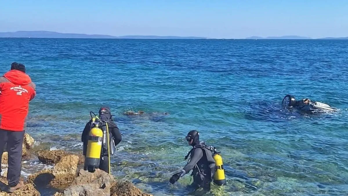 İzmir’de denize araç düştü: 1 kişi hayatını kaybetti! İzmir’de denize araç düştü: 1 kişi hayatını kaybetti!