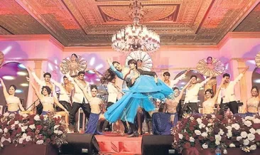 Hintli düğüne geliyor