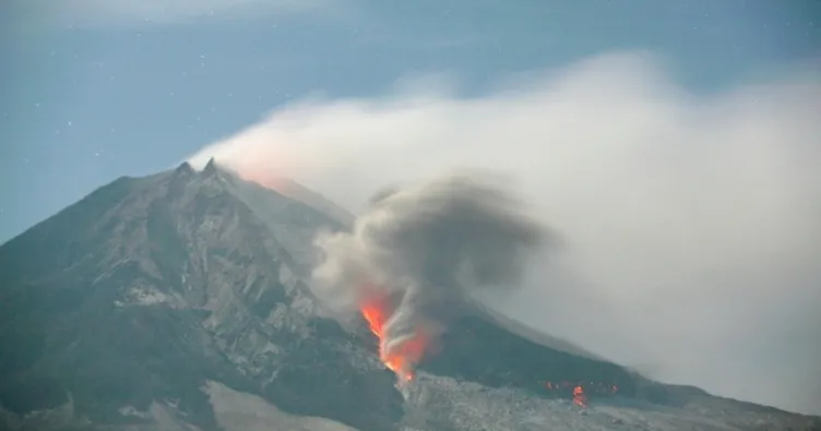 Sinabung yanardağı 2 yıl sonra yeniden patladı
