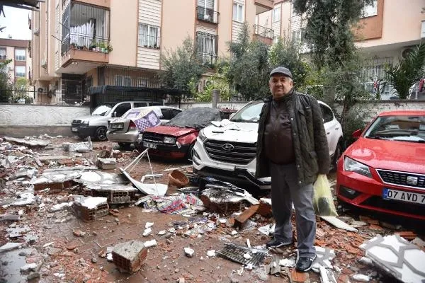 Son dakika haberi | Meteoroloji uyarmıştı: Antalya’dan korkunç görüntüler geliyor: Eve yıldırım düştü zannettik!