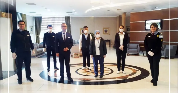 Sağlık çalışanlarına otelini açtı