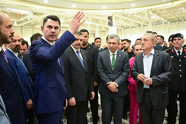bakan-kurum-cop31-alanini-yerinde-inceledi-ekonomimize-2-milyar-dolarlik-hareket-olusturacak-1792682408976.jpg