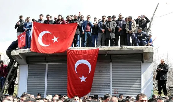 Şehit edilen güvenlik korucusu Fuat Kılağus Edremit'te son yolculuğuna uğurlandı