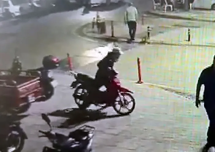 adana-acil-servis-onundeki-motosikleti-caldi-eve-donmek-icin-aldim-geri-goturecektim-dedi-video-eklendi-1761553363227.jpg