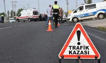Erzurum'da iki otomobilin çarpışması sonucu 1'i ağır 3 kişi yaralandı #erzurum