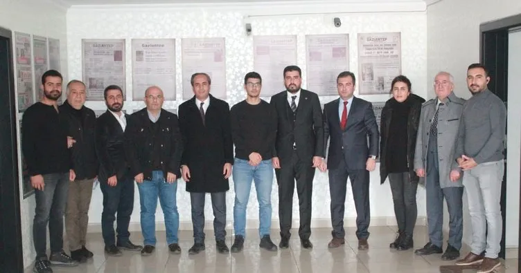 Gaziantep’te görevli gazetecilerden Ahmet Demir’e ziyaret! Muharrem Sarıkaya’nın çirkin saldırısına maruz kalmıştı...