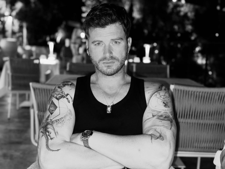 Eşi Başak Dizer’in gözünden Kıvanç Tatlıtuğ! Kardan adam yaptığı anları böyle paylaştı... Her şeyi nasıl mükemmel yapabilir?