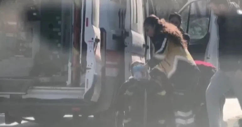 Kontrolden çıkan motosiklet devrildi: 4 yaralı