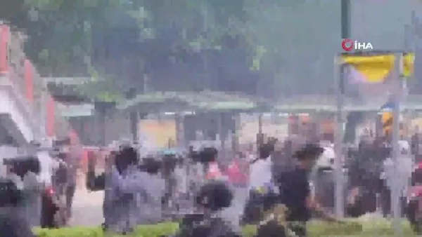Tayland'da Bangkok sokakları savaş alanına döndü