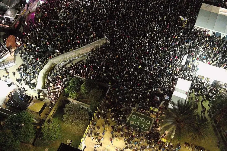 İsrail’de binlerce kişi Netanyahu’ya karşı ayaklandı! ’İstifa et’