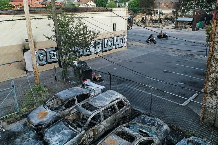 ABD'de George Floyd'un öldürülmesinin ardından başlayan protestolar hızla yayılıyor! Çok sayıda ülkeye sıçradı