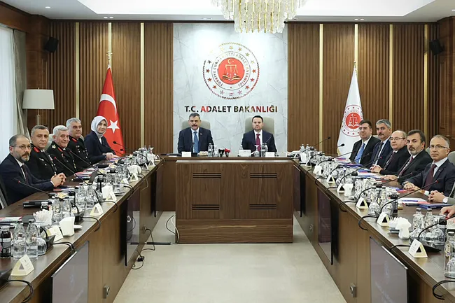 dolandiricilikla-mucadele-merkezi-kuruluyor-bakan-ciftci-sucla-mucadelede-yeni-bir-donemin-kapisini-araliyoruz-1793205148376.jpeg Dolandırıcılıkla Mücadele Merkezi kuruluyor! Bakan Çiftçi: Suçla mücadelede yeni bir dönemin kapısını aralıyoruz