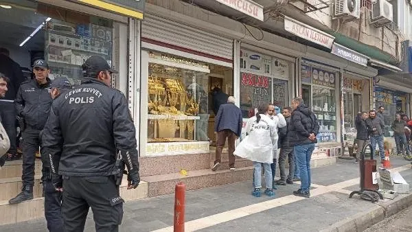 Mardin’de kuyumcu soygunu! Kar maskeleriyle gelip dehşet saçtılar