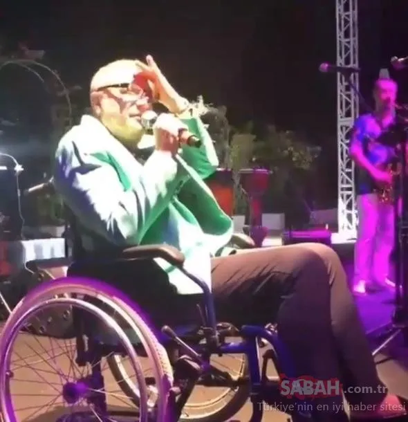 Herkes şaka yapıyor zannetti ama... Mehmet Ali Erbil sahneye tekerlekli sandalyeyle çıktı!