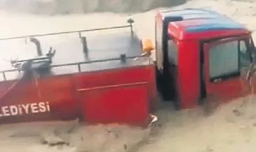 Ankara’da itfaiye aracı sele kapıldı #ankara