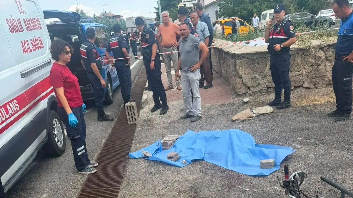 13 yaşındaki motosiklet sürücüsünün feci sonu 13 yaşındaki motosiklet sürücüsünün feci sonu