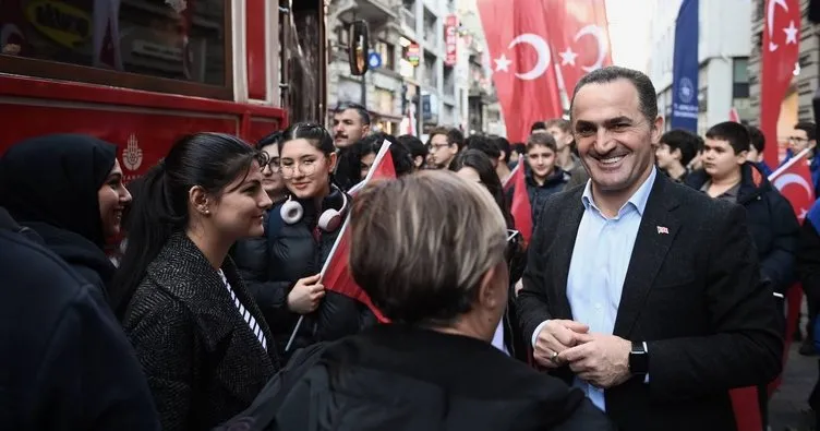 Mehmet Akif Ersoy, İstiklal Caddesi’nde törenle anıldı