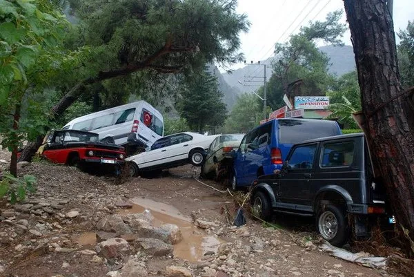 Olimpos'u sel vurdu