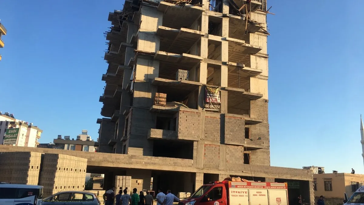 Mersin’de inşaattan düşen işçi hayatını kaybetti