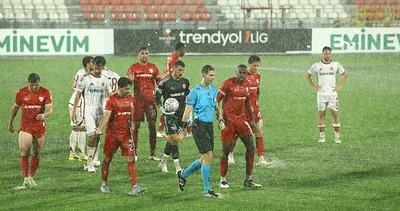 İstanbul’daki yoğun yağış futbolu da vurdu! Erteleme kararı...