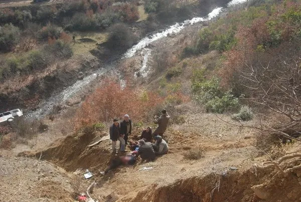 Öğrenci servisi uçuruma yuvarlandı