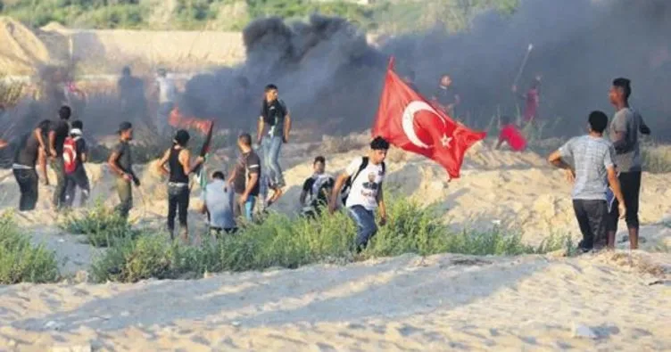 Türk bayraklarıyla İsrail’e direniş sürüyor