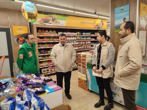 yilbasi-oncesi-gida-denetimleri-devam-ediyor-1672413332394.jpeg