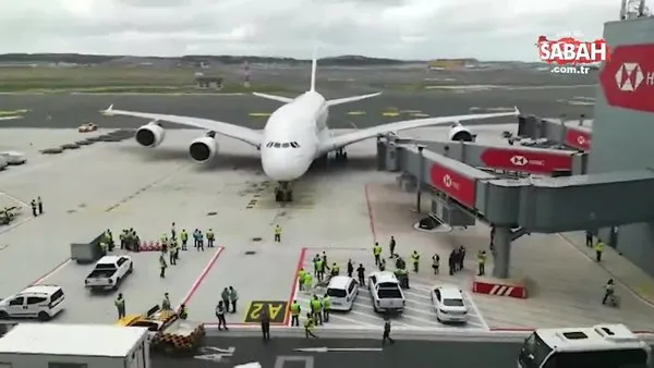 Dünyanın en büyük yolcu uçağı İstanbul’a ilk tarifeli seferini yaptı | Video