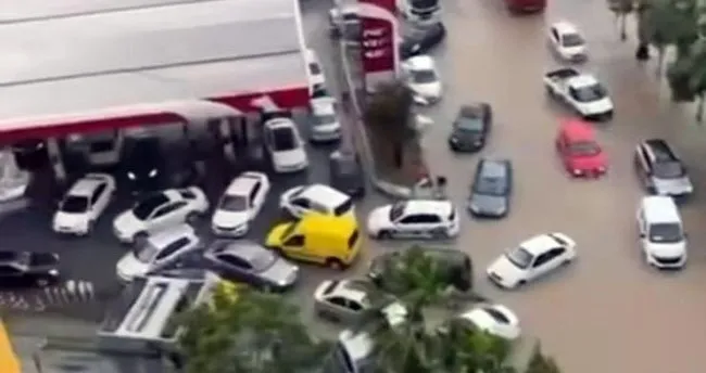 Adana ve Osmaniye’de sağanak yaşamı olumsuz etkiledi